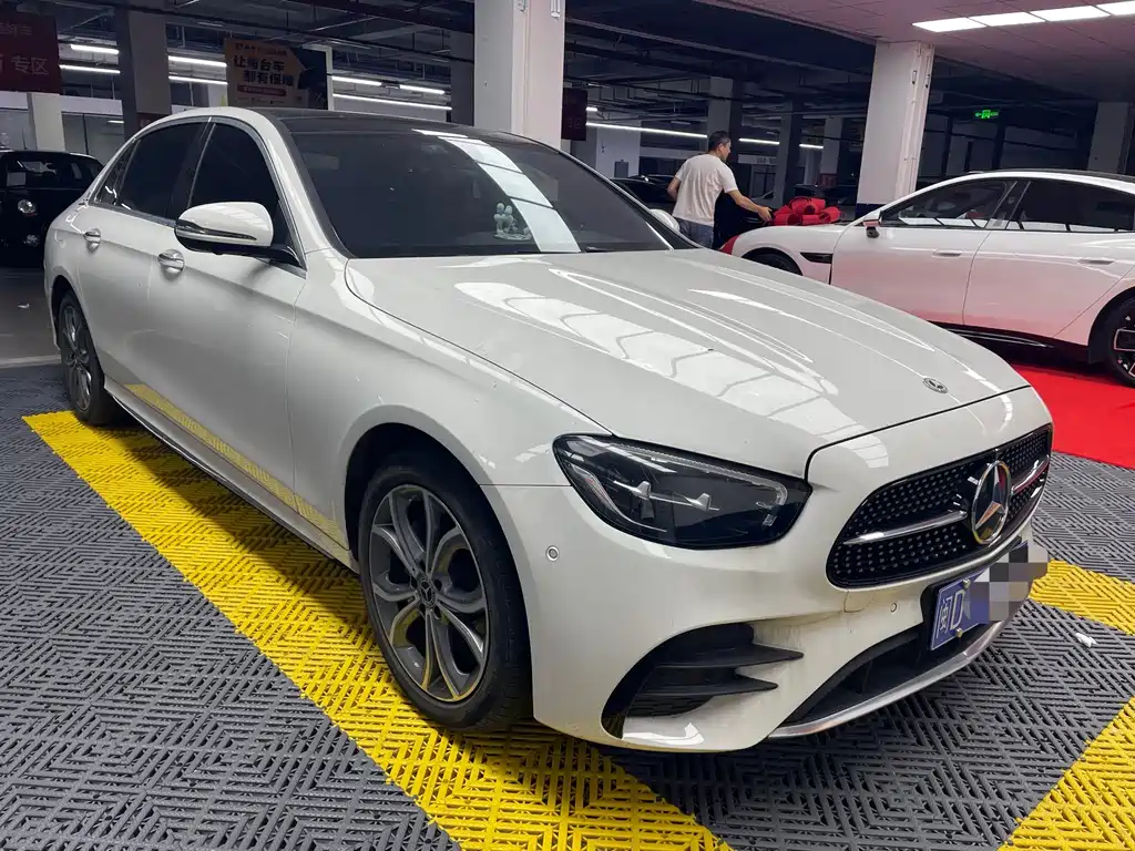 Mercedes-Benz E-Class — миниатюра 3