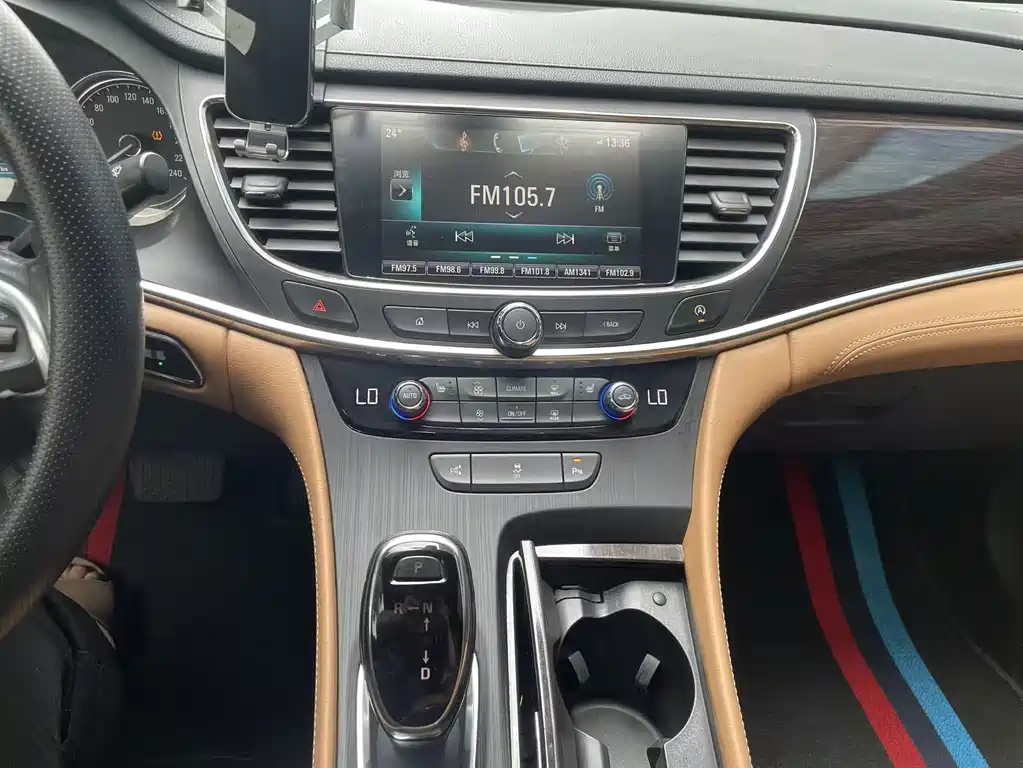 Buick LaCrosse — миниатюра 10
