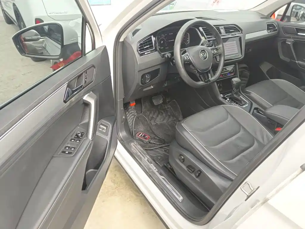 Volkswagen Tiguan L PHEV — миниатюра 16