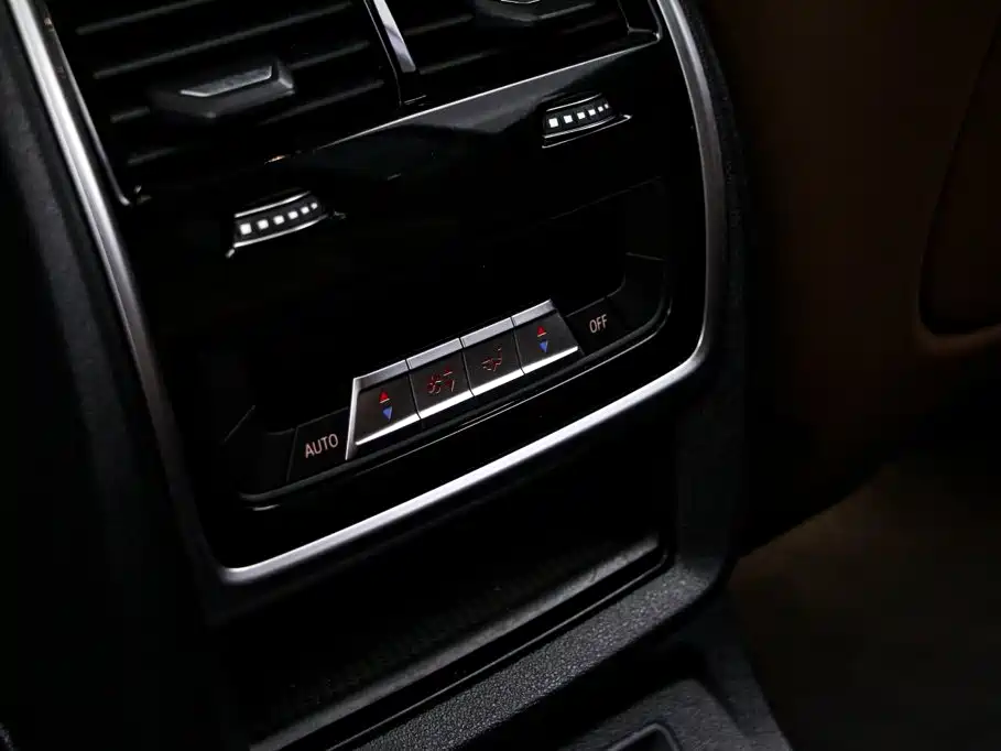 BMW X7 — миниатюра 18