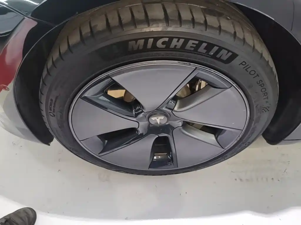 Tesla Model 3 — миниатюра 23