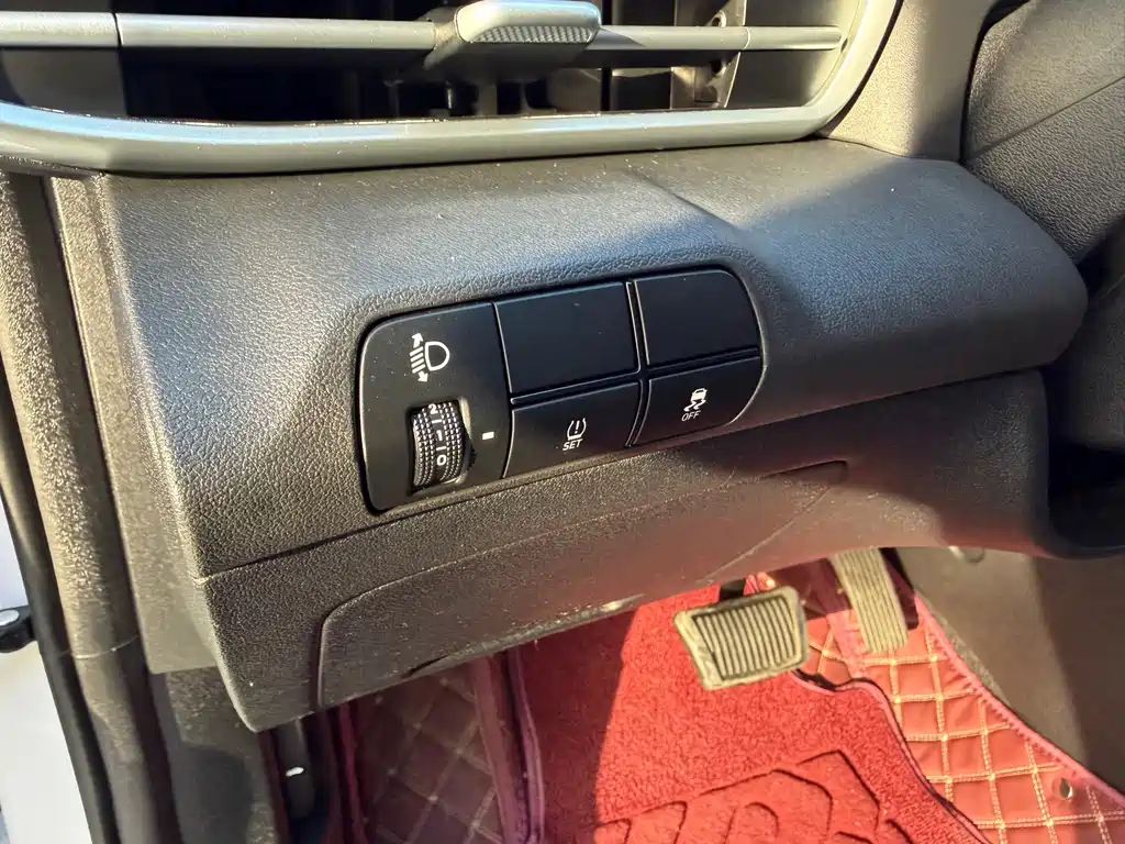 Hyundai Elantra — миниатюра 8