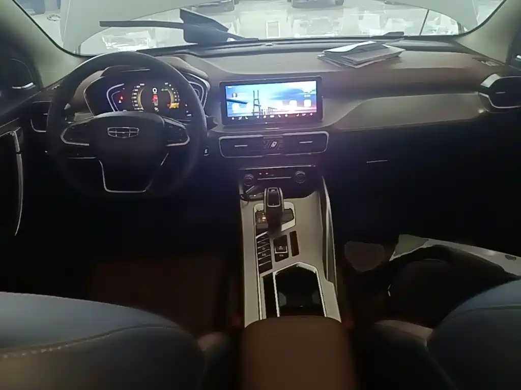 Geely Binyue — миниатюра 10