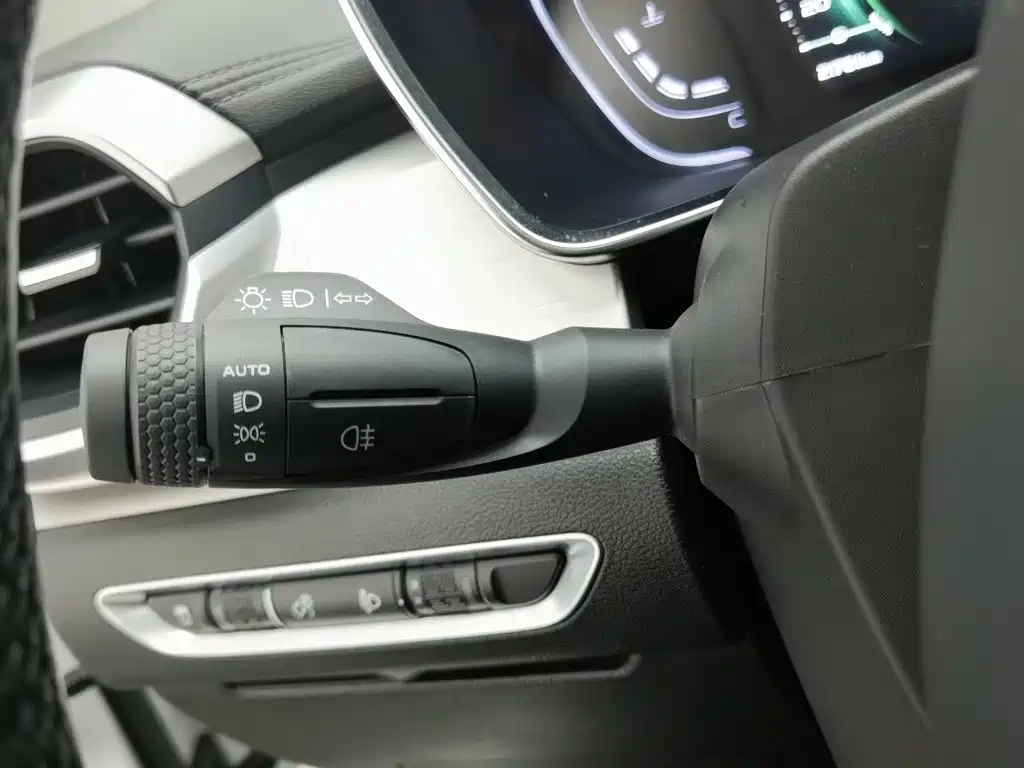 Geely Binyue — миниатюра 21