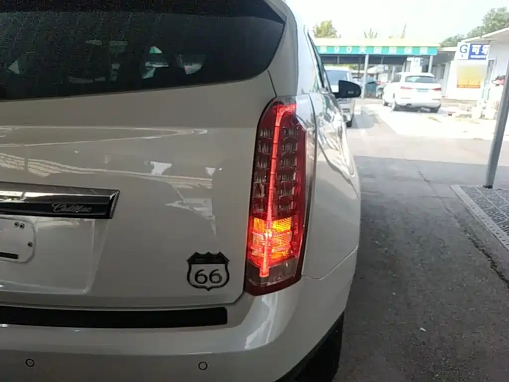 Cadillac SRX — миниатюра 8
