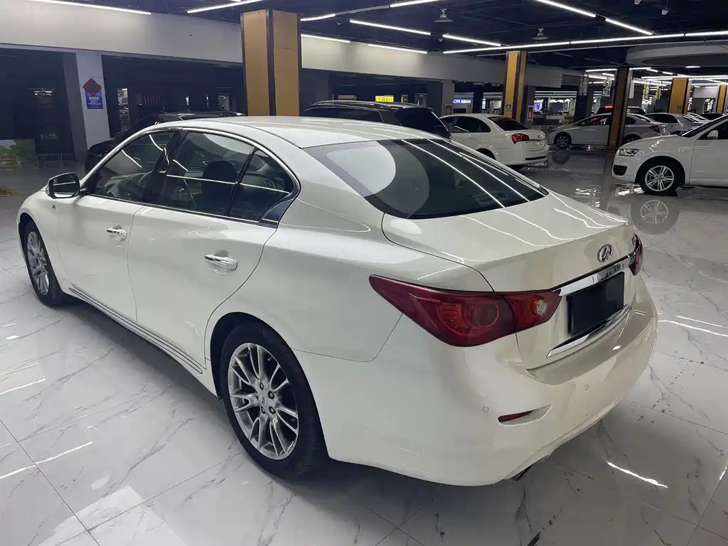 Infiniti Q50L 2016 2.0T