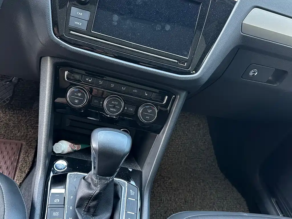 Volkswagen Tiguan L PHEV — миниатюра 9
