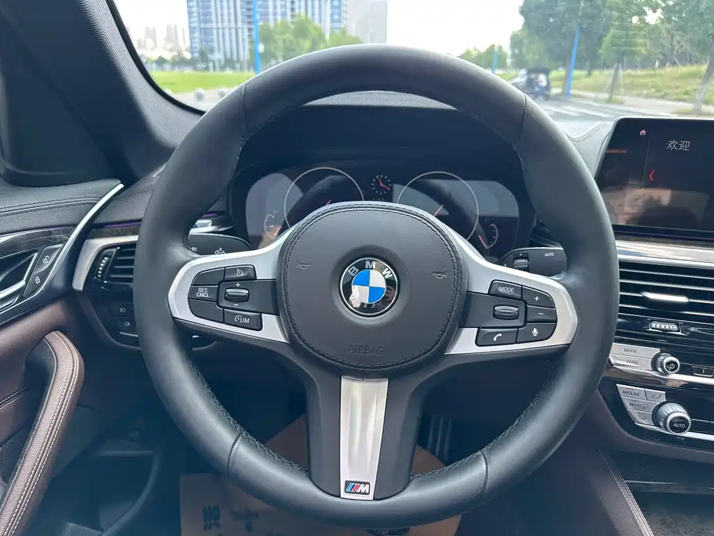 BMW 5 Series — миниатюра 17