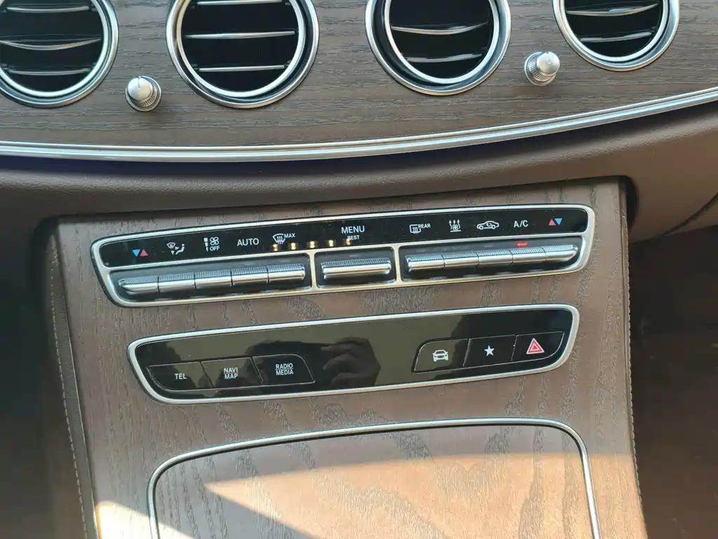Mercedes-Benz E-Class New Energy — миниатюра 11