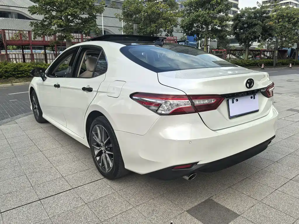 Toyota Camry — миниатюра 6