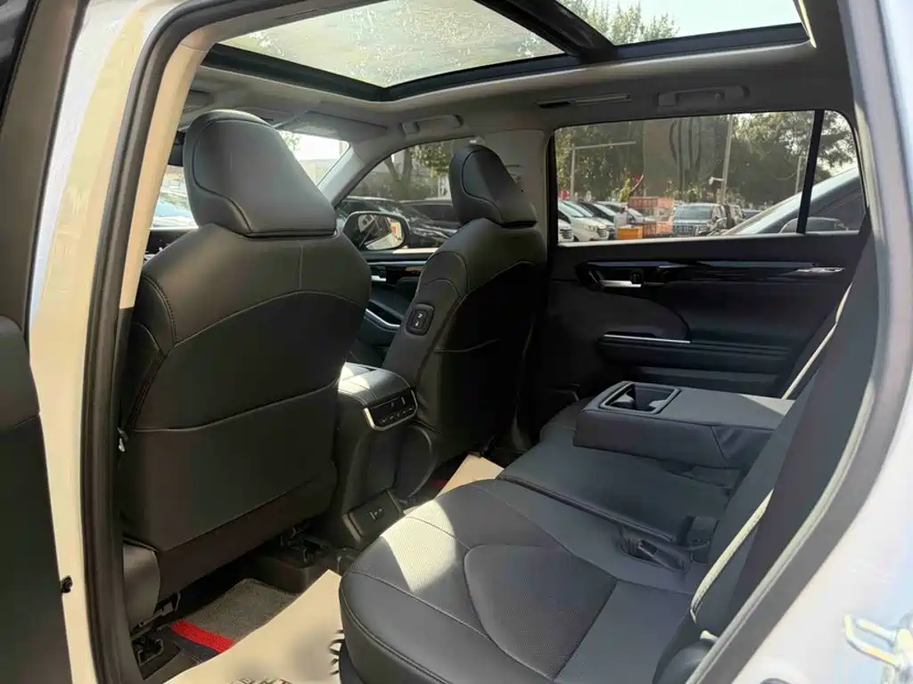 Toyota Highlander — миниатюра 17