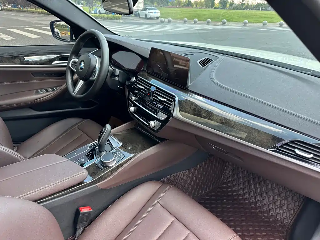 BMW 5 Series — миниатюра 22