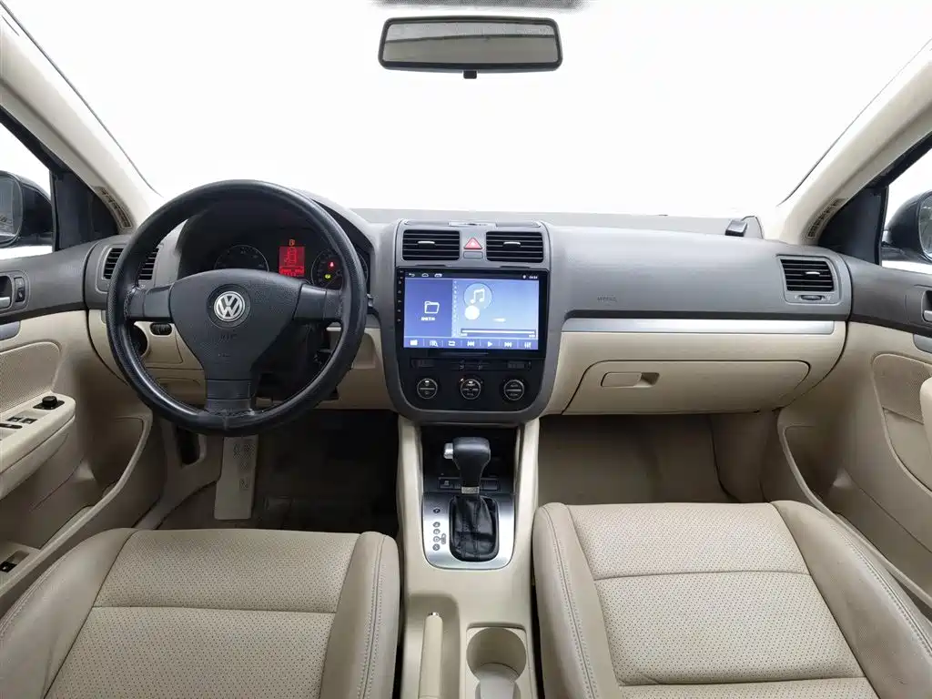 Volkswagen Sagitar 2010 1.4TSI AT
