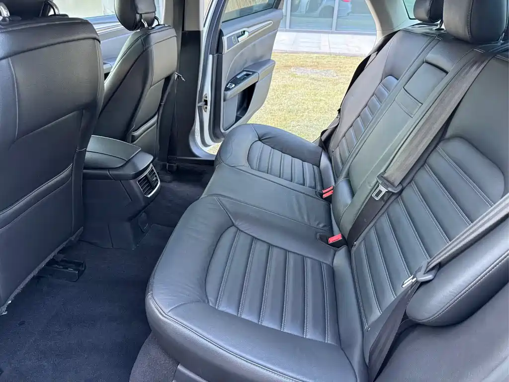 Ford Mondeo — миниатюра 7
