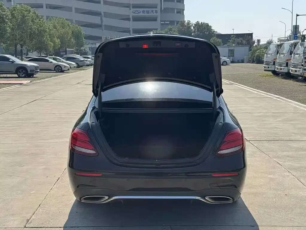 Mercedes-Benz E-Class — миниатюра 9