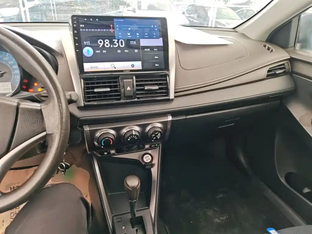 Toyota Yaris L — миниатюра 10