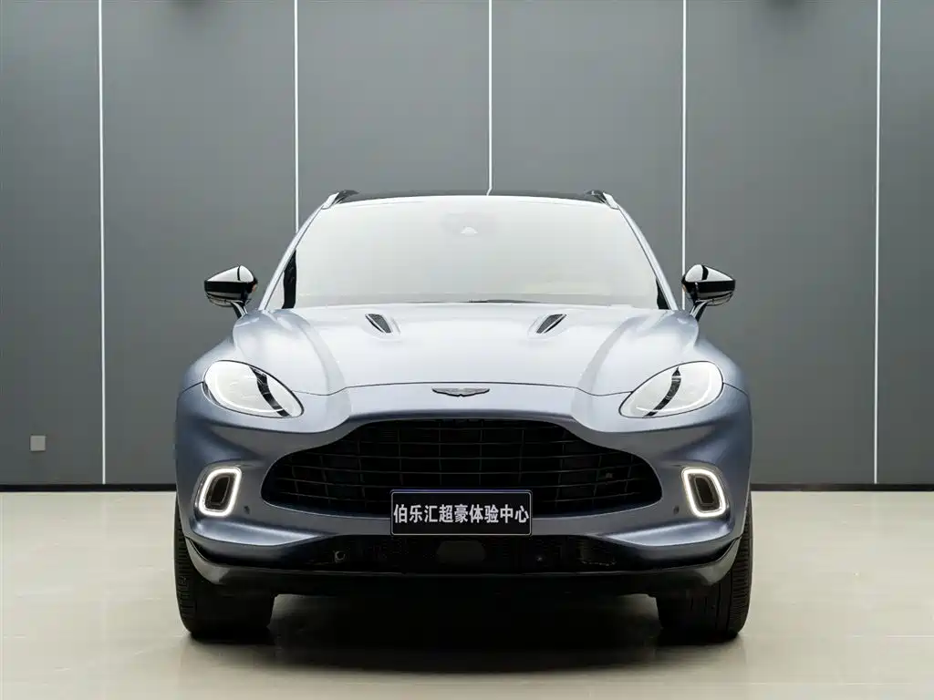 Aston Martin DBX 2024 4.0T V8