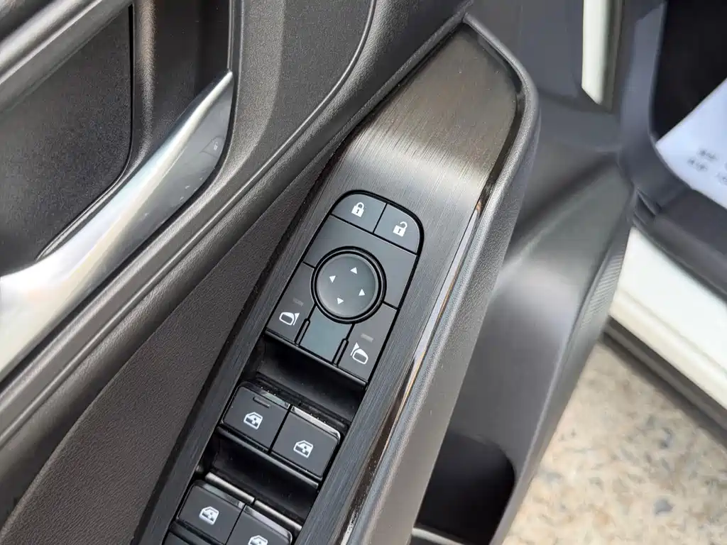 Nissan Qashqai — миниатюра 17