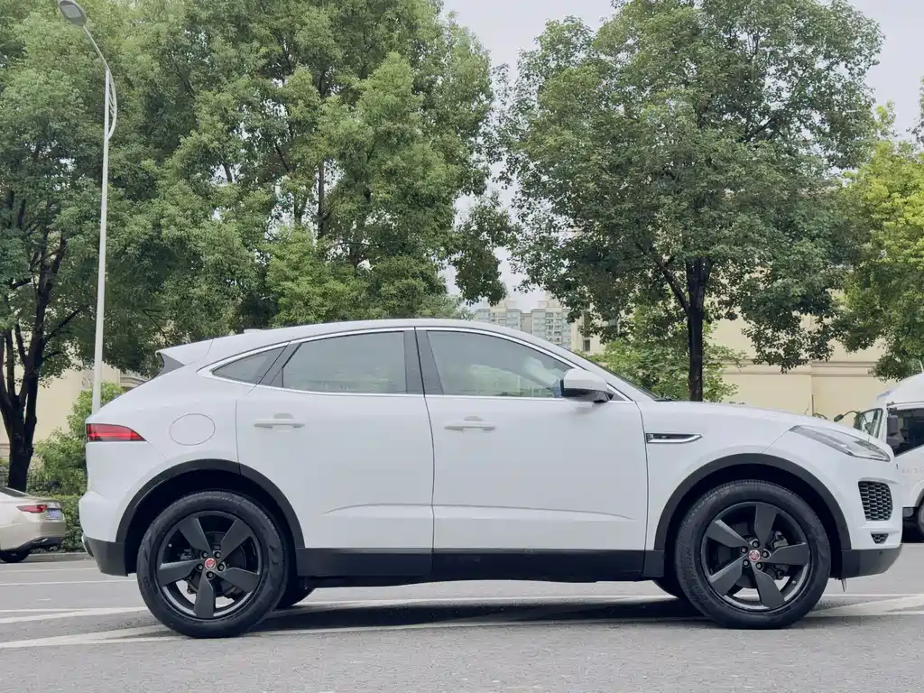 Jaguar E-PACE — миниатюра 16