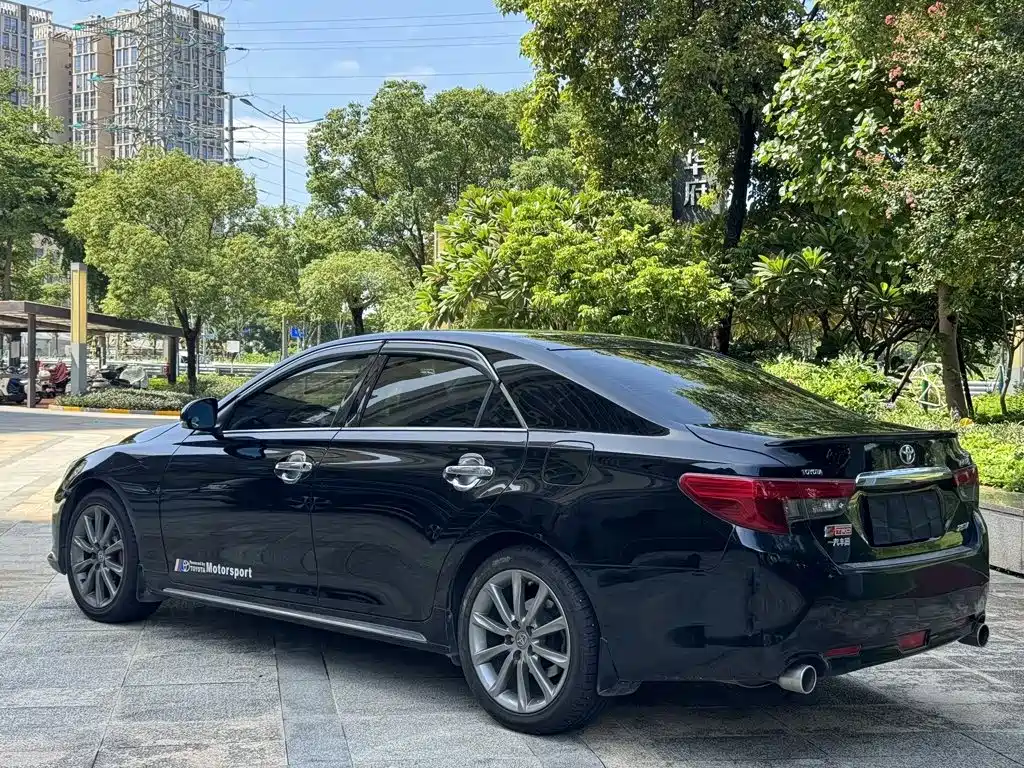 Toyota Reiz — миниатюра 4