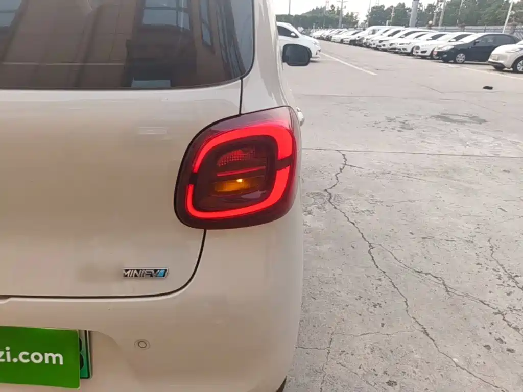 Wuling MINIEV — миниатюра 8