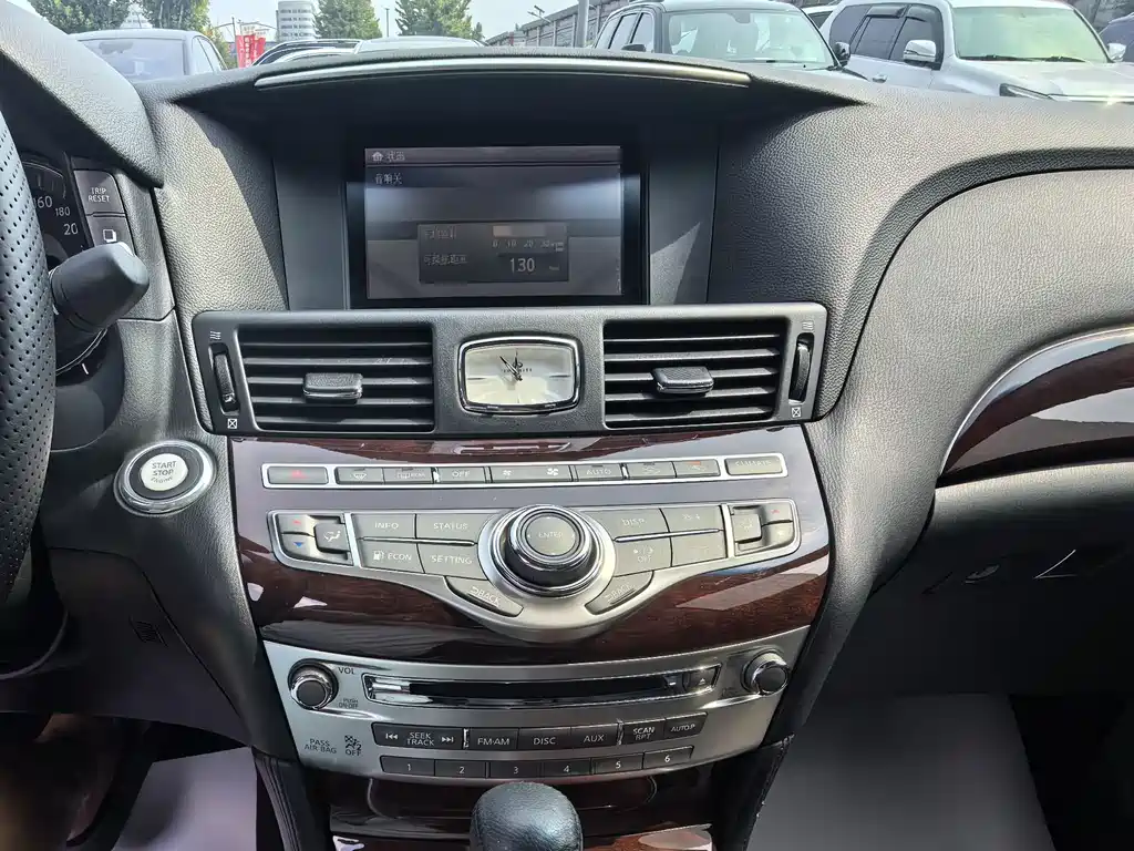 Infiniti Q70 — миниатюра 9