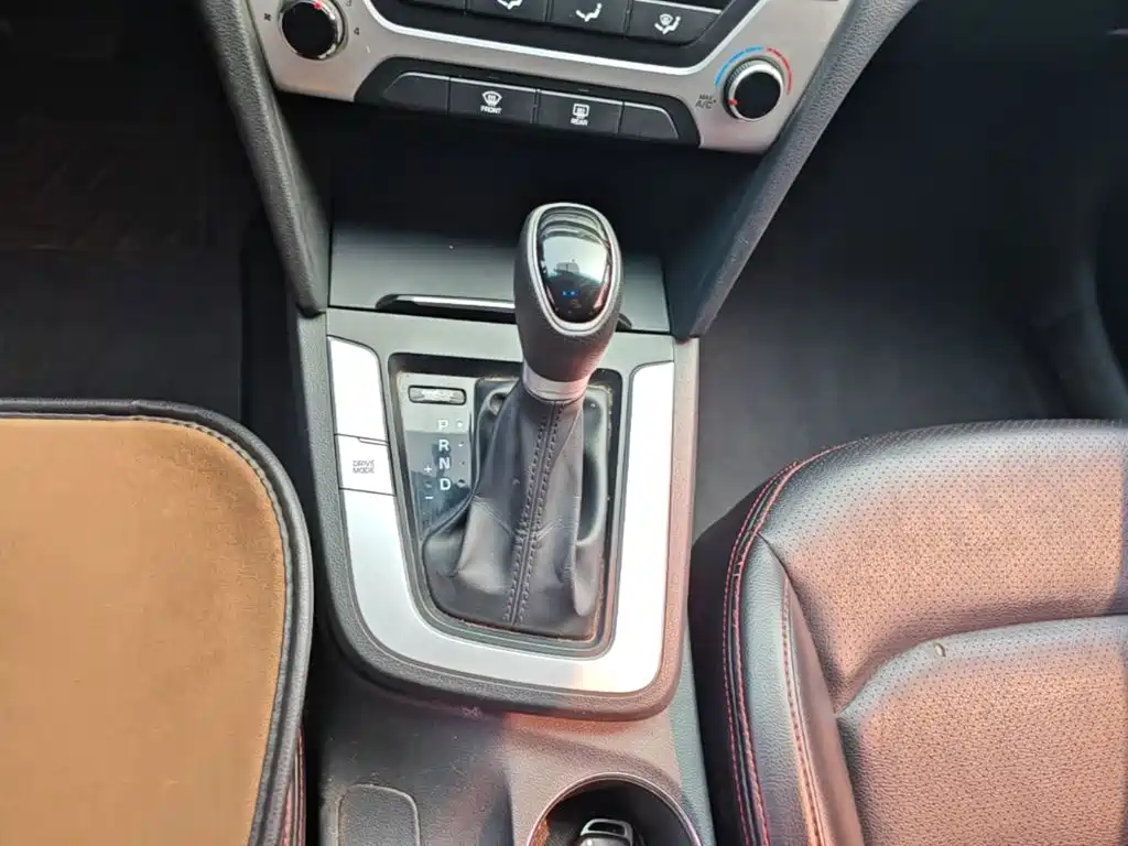 Hyundai Elantra — миниатюра 14