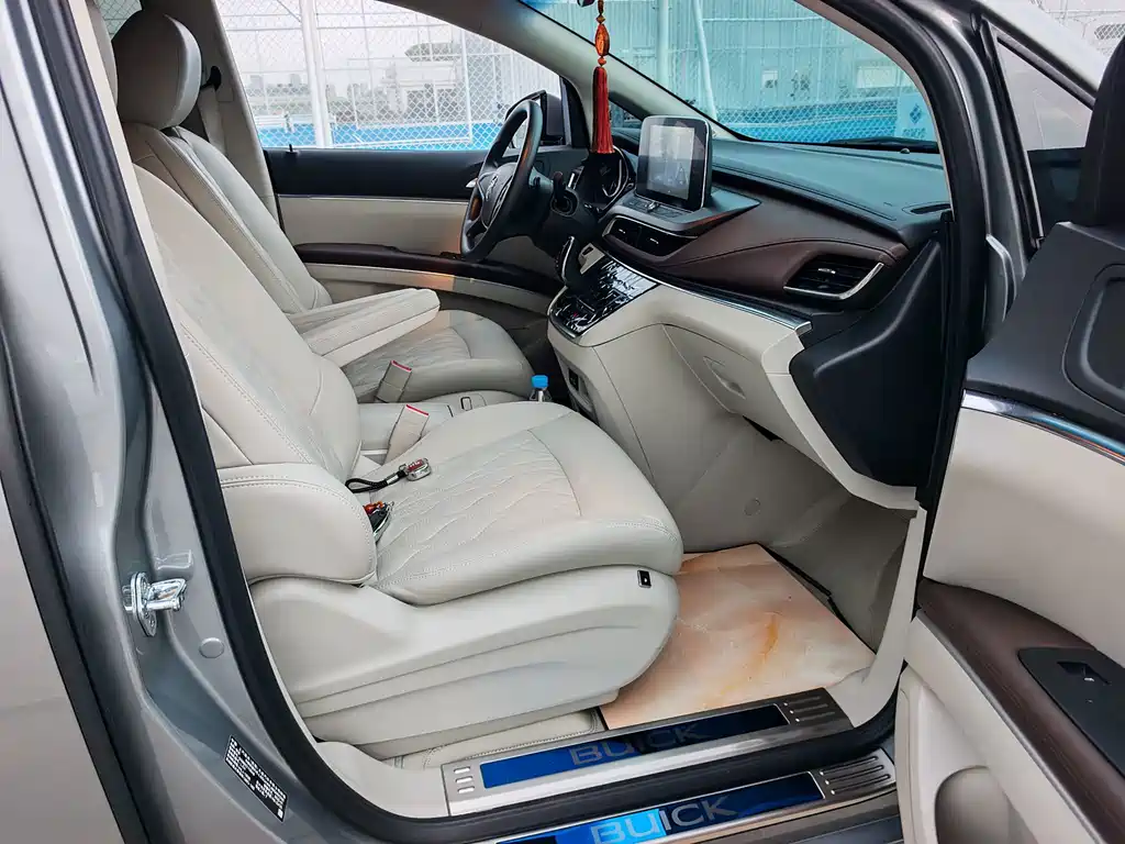 Buick GL8 — миниатюра 17