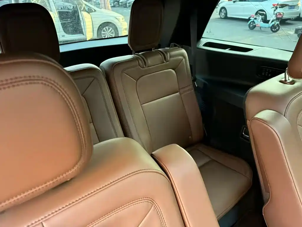 Lincoln Aviator — миниатюра 8
