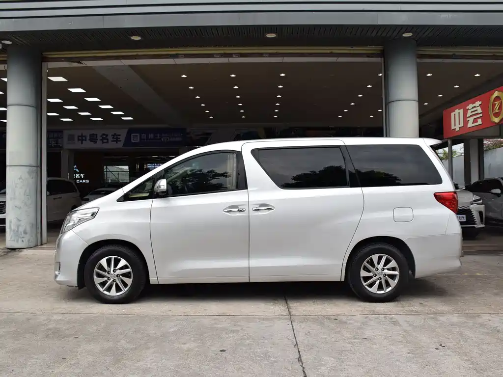 Toyota Alphard — миниатюра 4