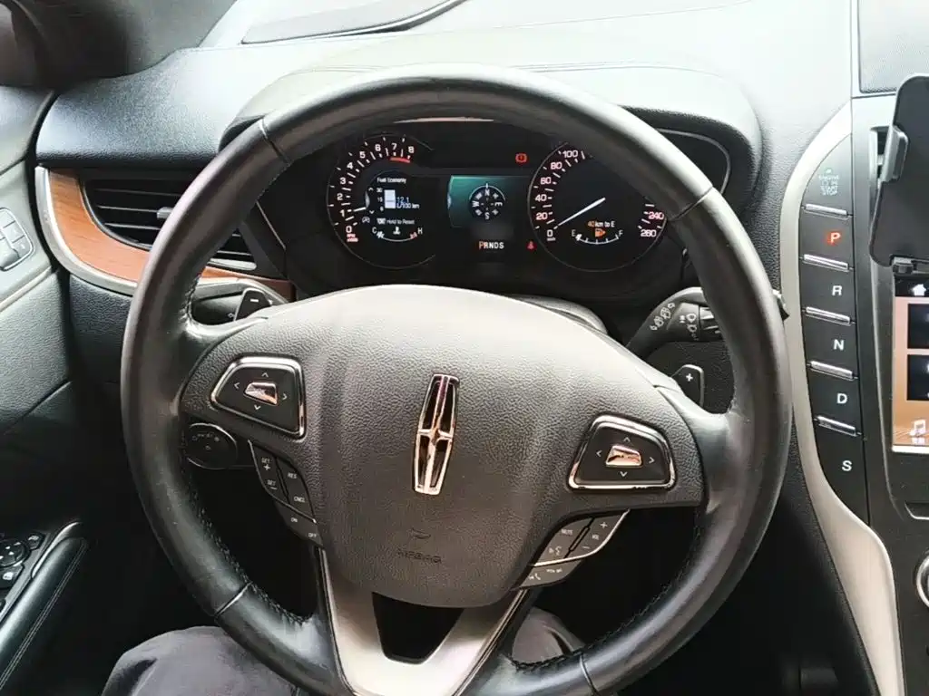 Lincoln MKC — миниатюра 11