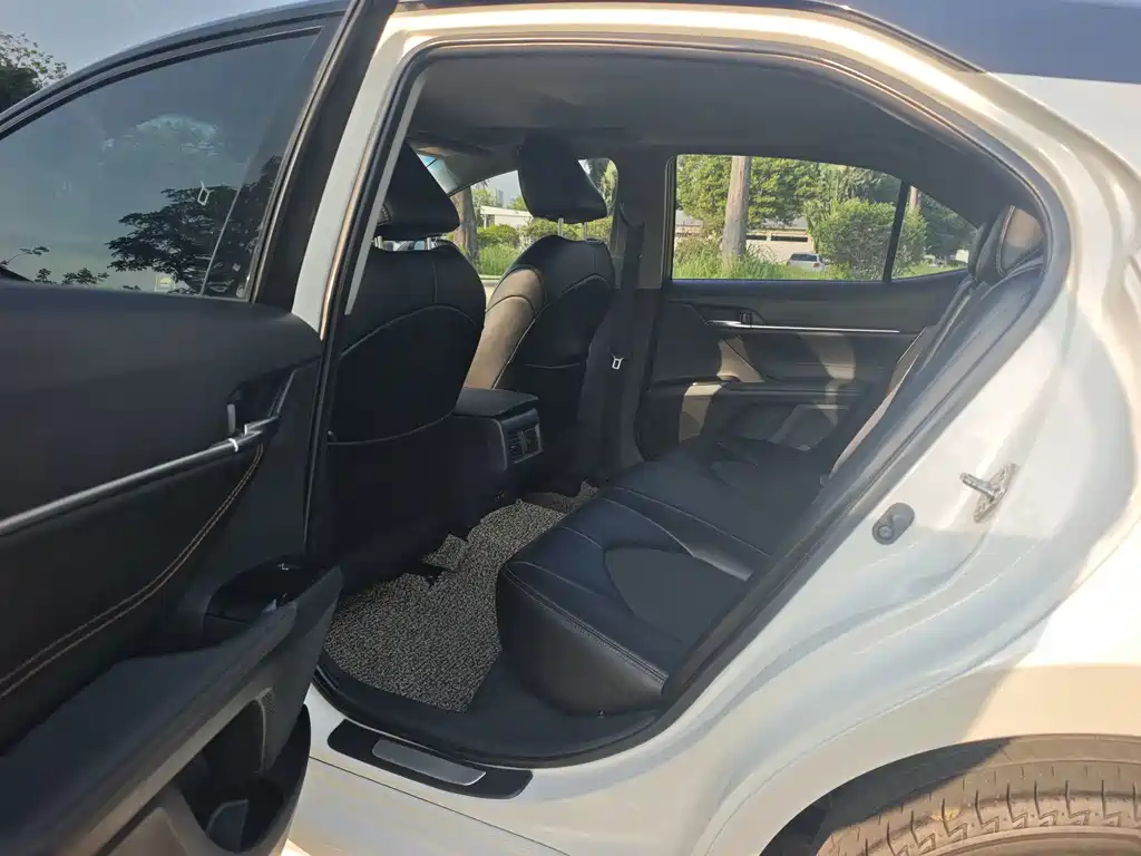 Toyota Camry — миниатюра 14