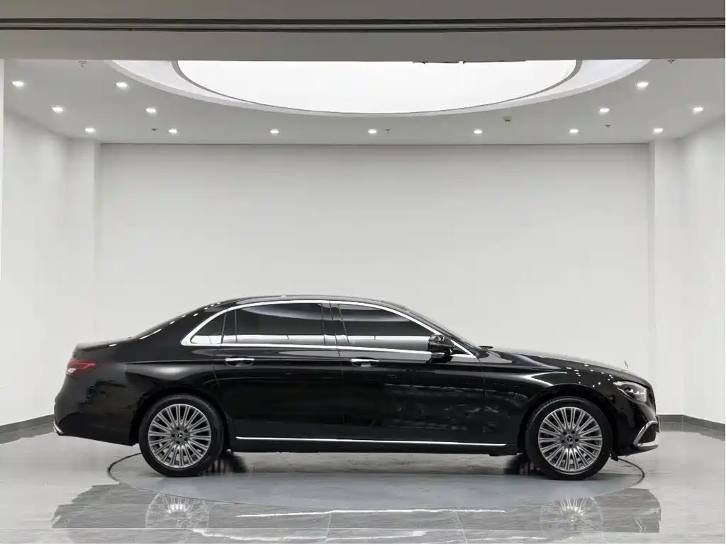 Mercedes-Benz E-Class — миниатюра 5