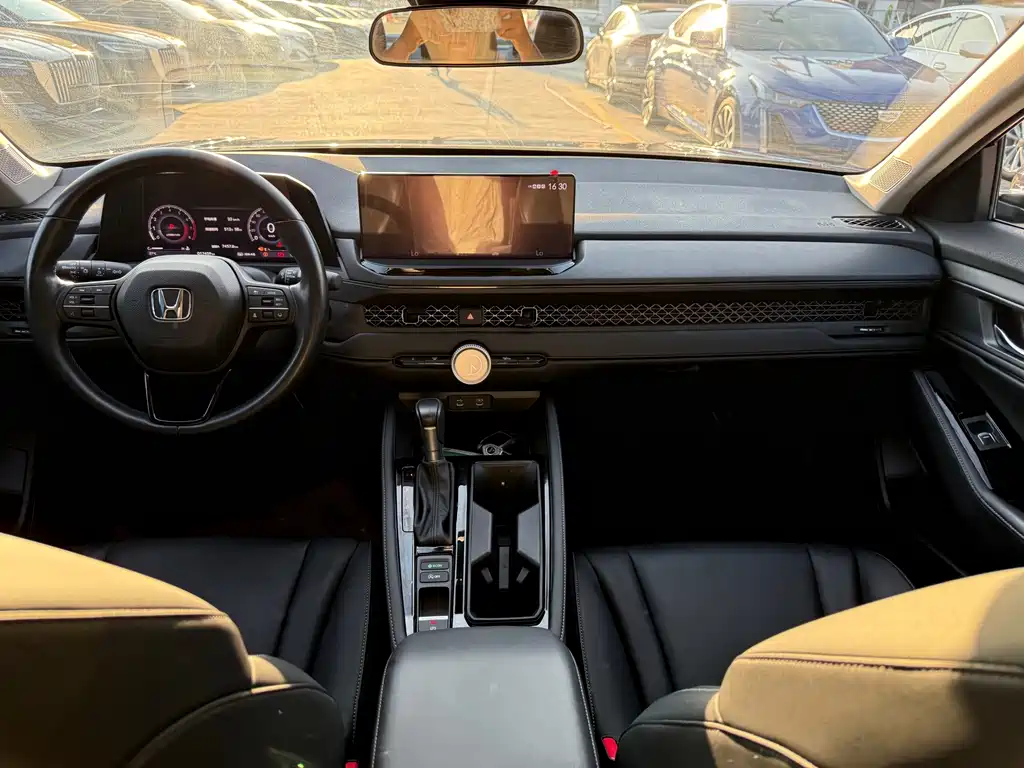 Honda Accord — миниатюра 13