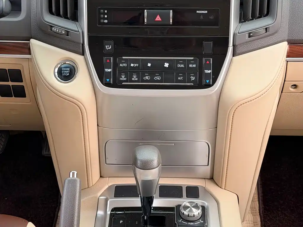 Toyota Land Cruiser 2019 4.0L AT