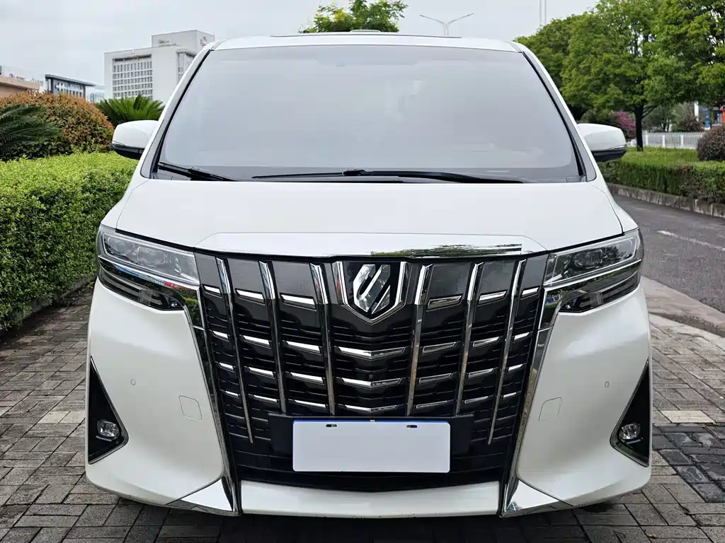 Toyota Alphard — миниатюра 2