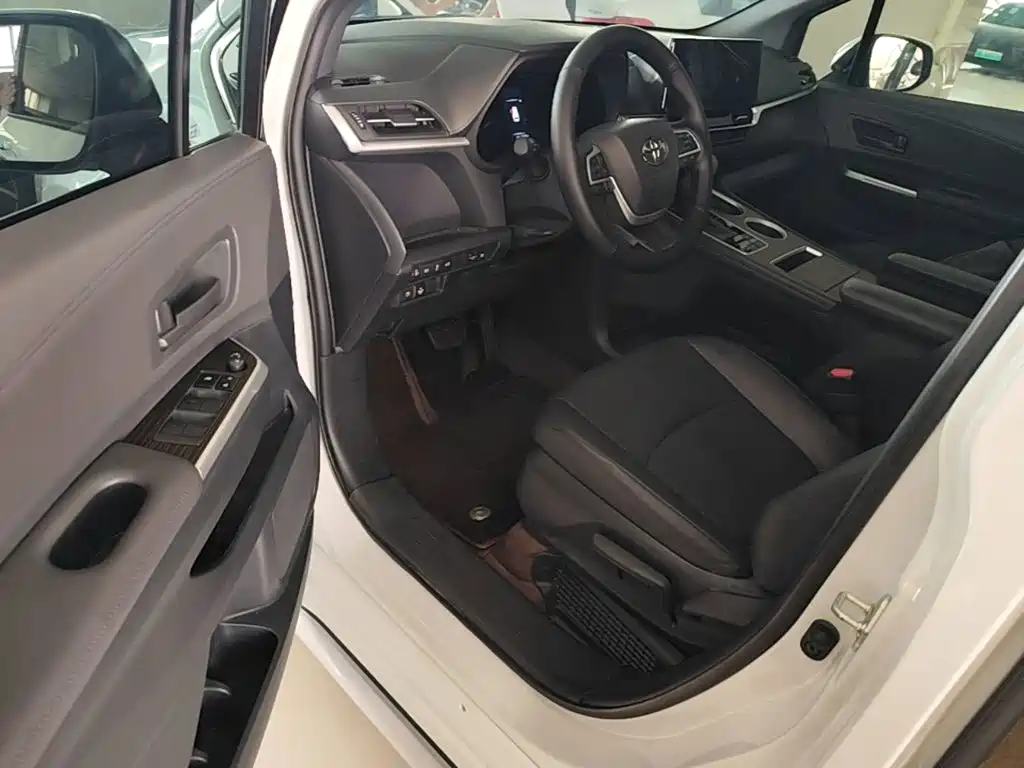 Toyota Granvia — миниатюра 16