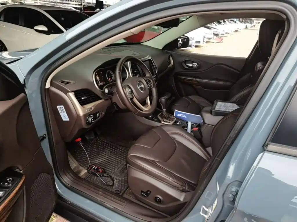 Jeep Cherokee (Import) — миниатюра 15