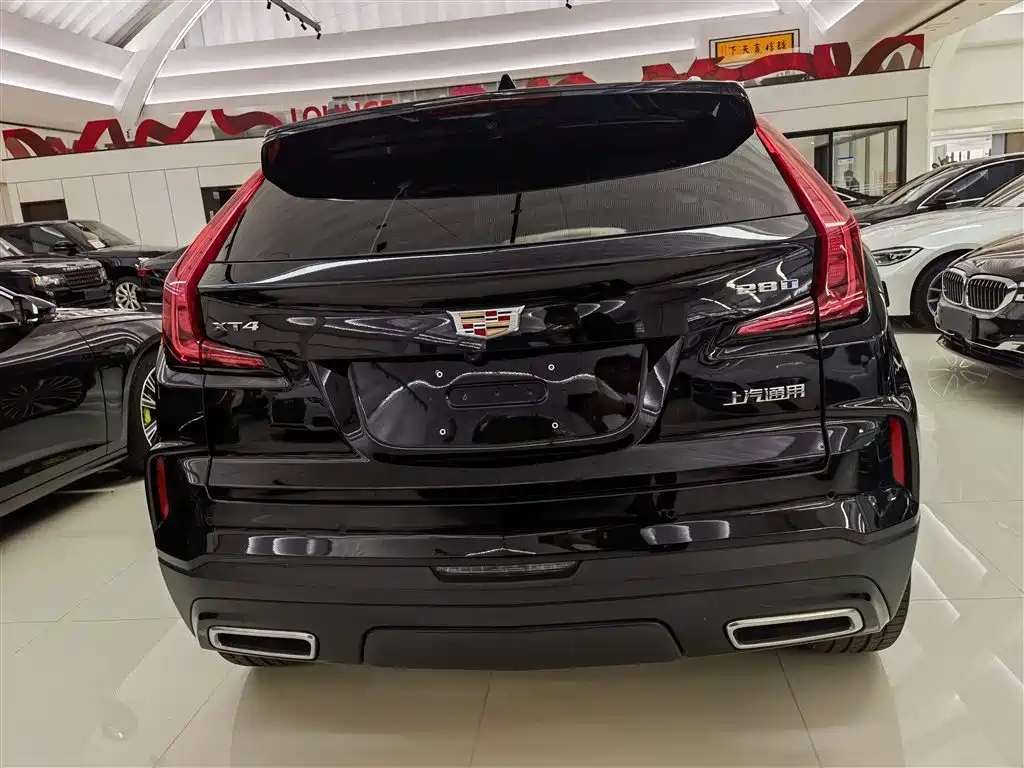 CADILLAC XT4