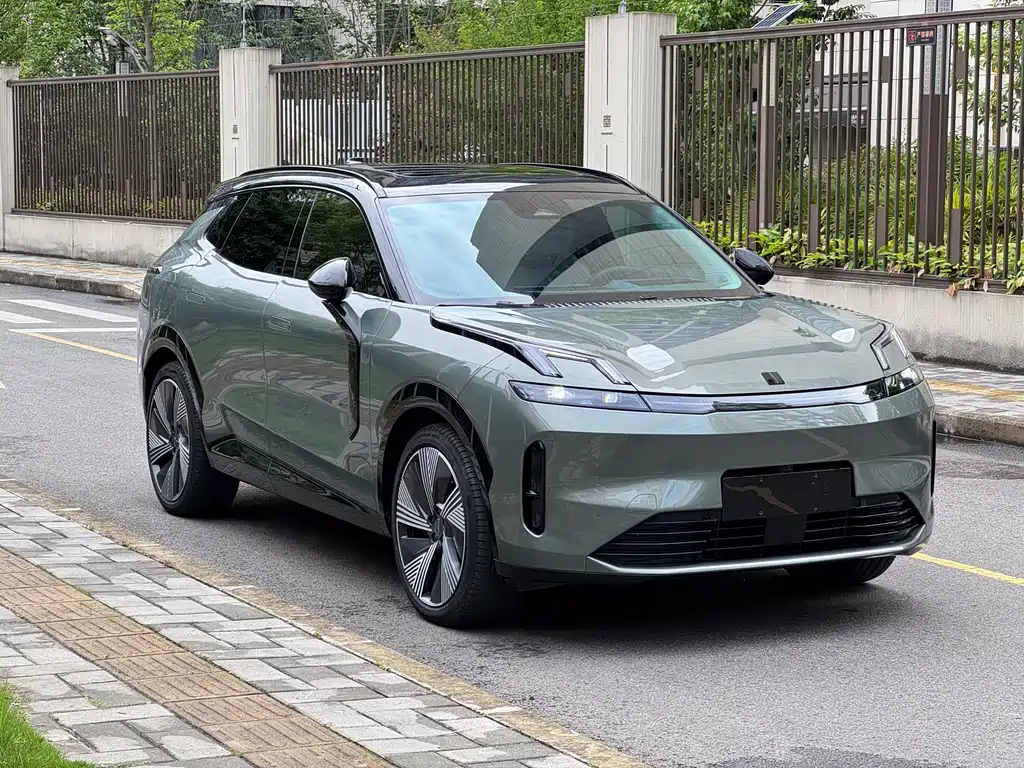 Lynk & Co 08 EM-P 2023 220km Halo