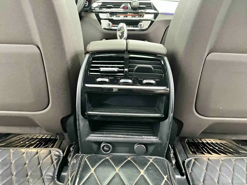 BMW 5 Series — миниатюра 15
