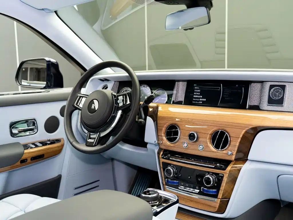Rolls-Royce Phantom — миниатюра 28