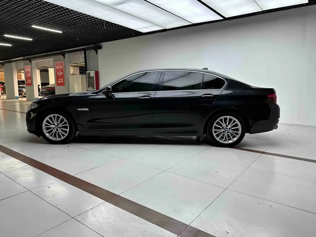 BMW 5 Series — миниатюра 10