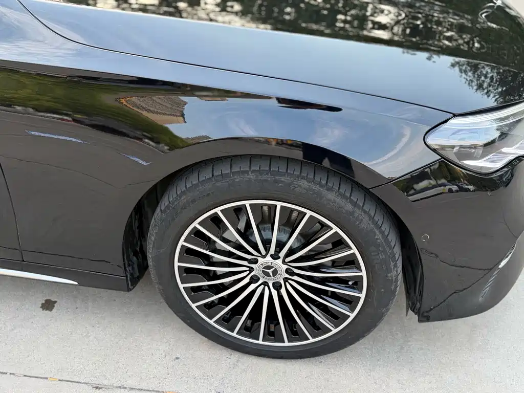 Mercedes-Benz E-Class — миниатюра 4