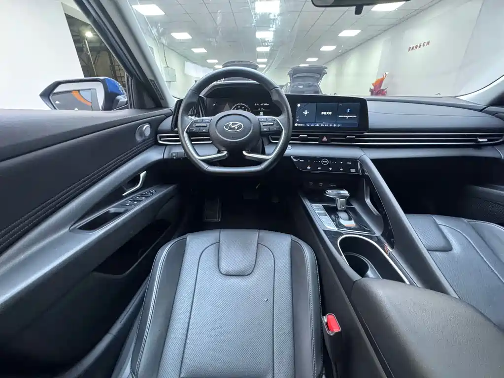 Hyundai Elantra — миниатюра 11