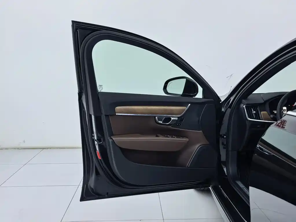 Volvo S90 — миниатюра 22