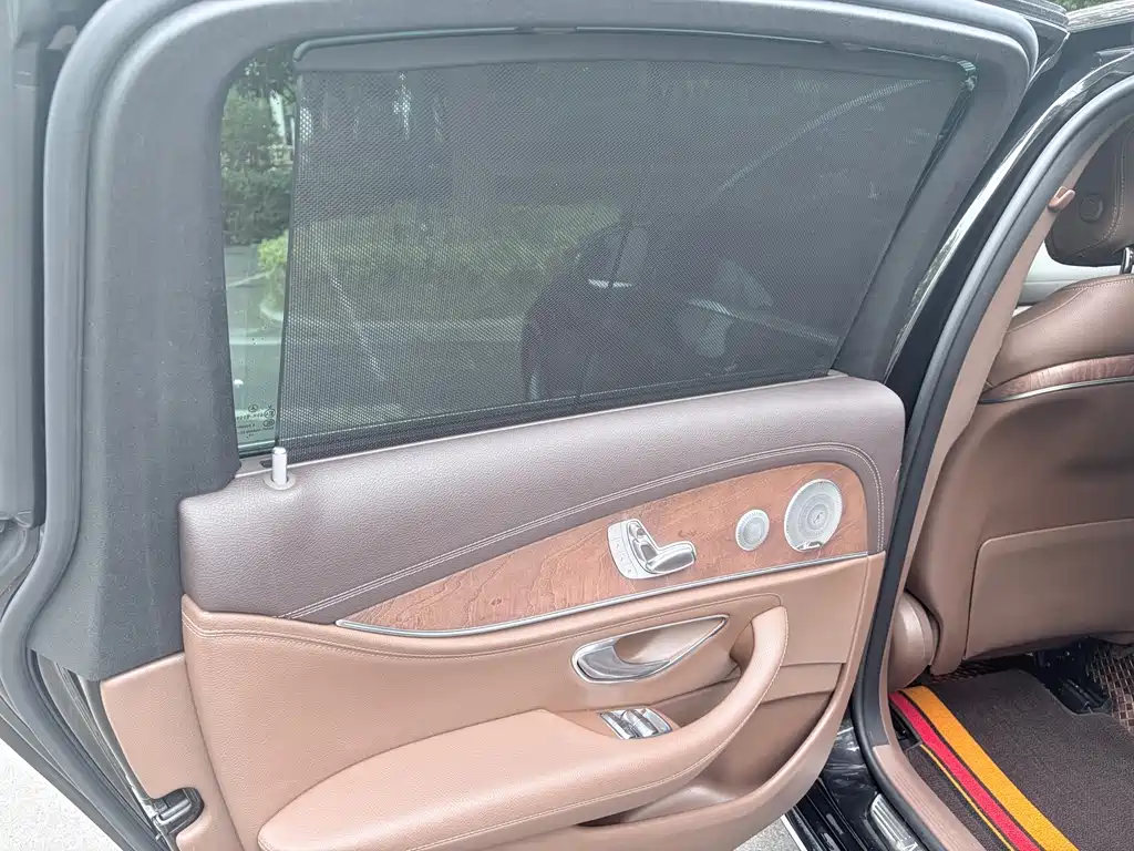 Mercedes-Benz E-Class — миниатюра 12