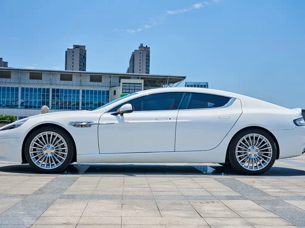 Aston Martin Rapide — миниатюра 6