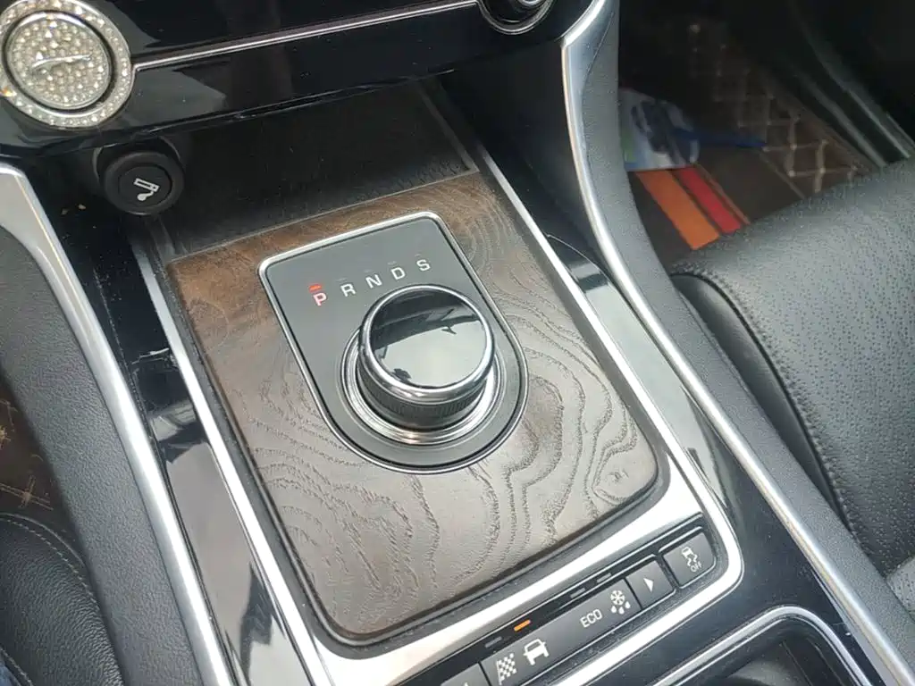 Jaguar XFL — миниатюра 14