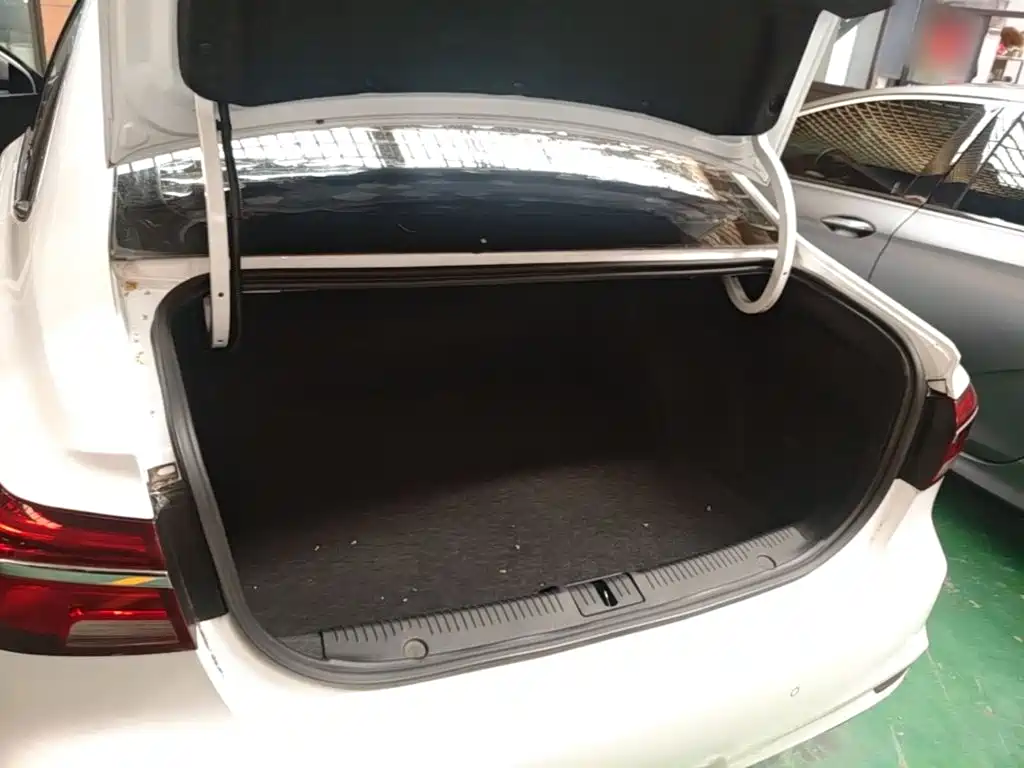 Roewe i6 Classic — миниатюра 19